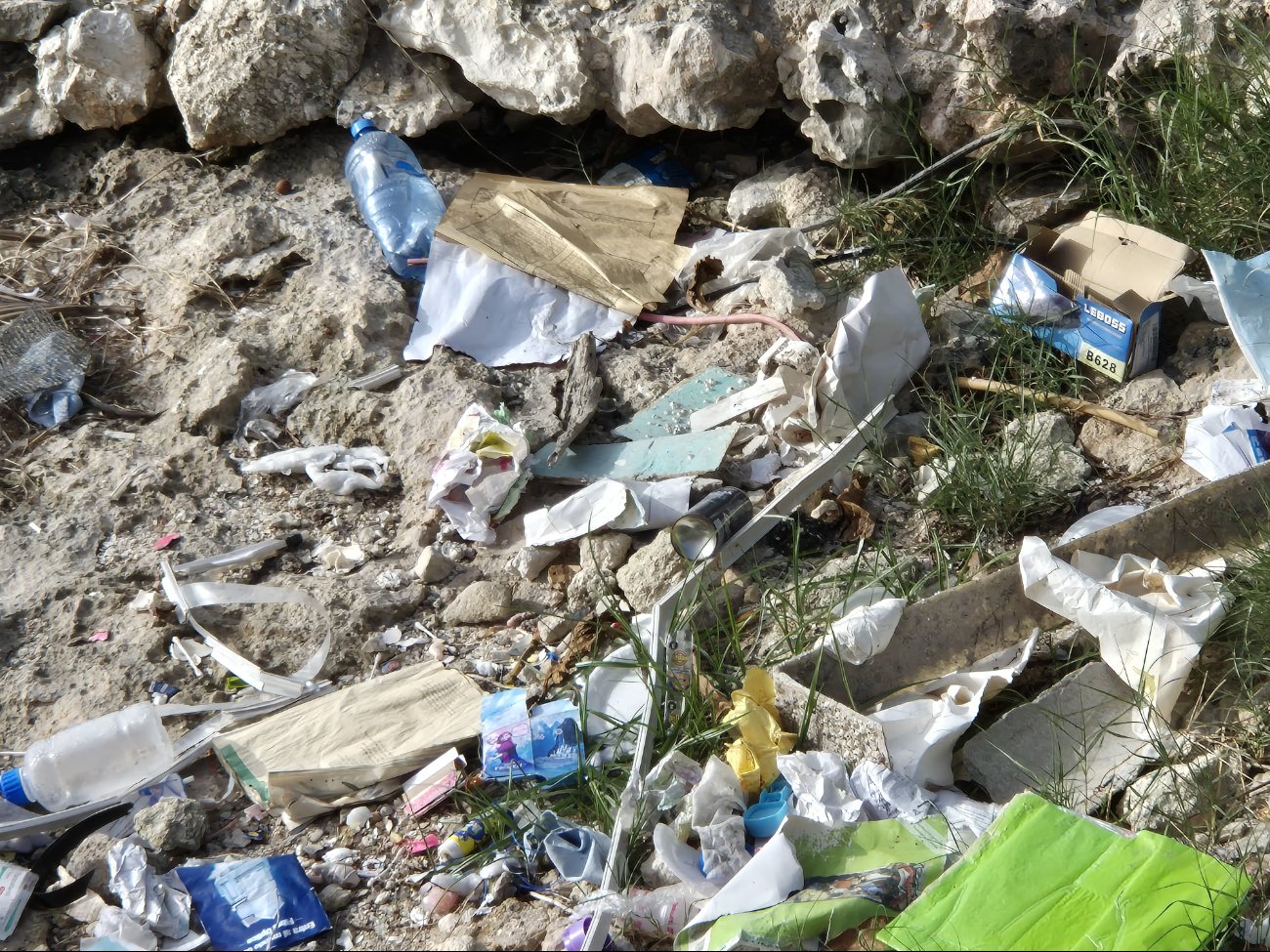 Zona costera llena de basura; ciudadanos culpan a pescadores Zona costera llena de basura; ciudadanos culpan a pescadores