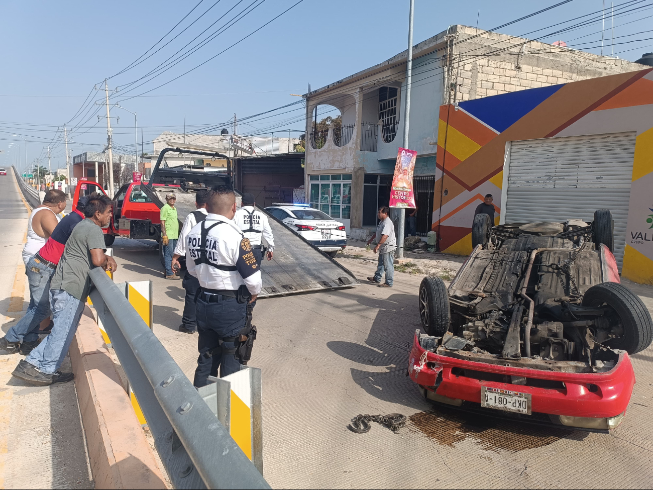 Automovilistas y transportistas tuvieron que desviarse por la Avenida Álvaro Obregón Automovilistas y transportistas tuvieron que desviarse por la Avenida Álvaro Obregón