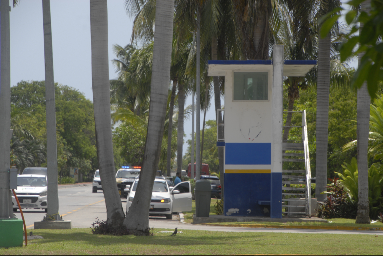 En la Zona Hotelera sólo hay tres casetas policiacas En la Zona Hotelera sólo hay tres casetas policiacas