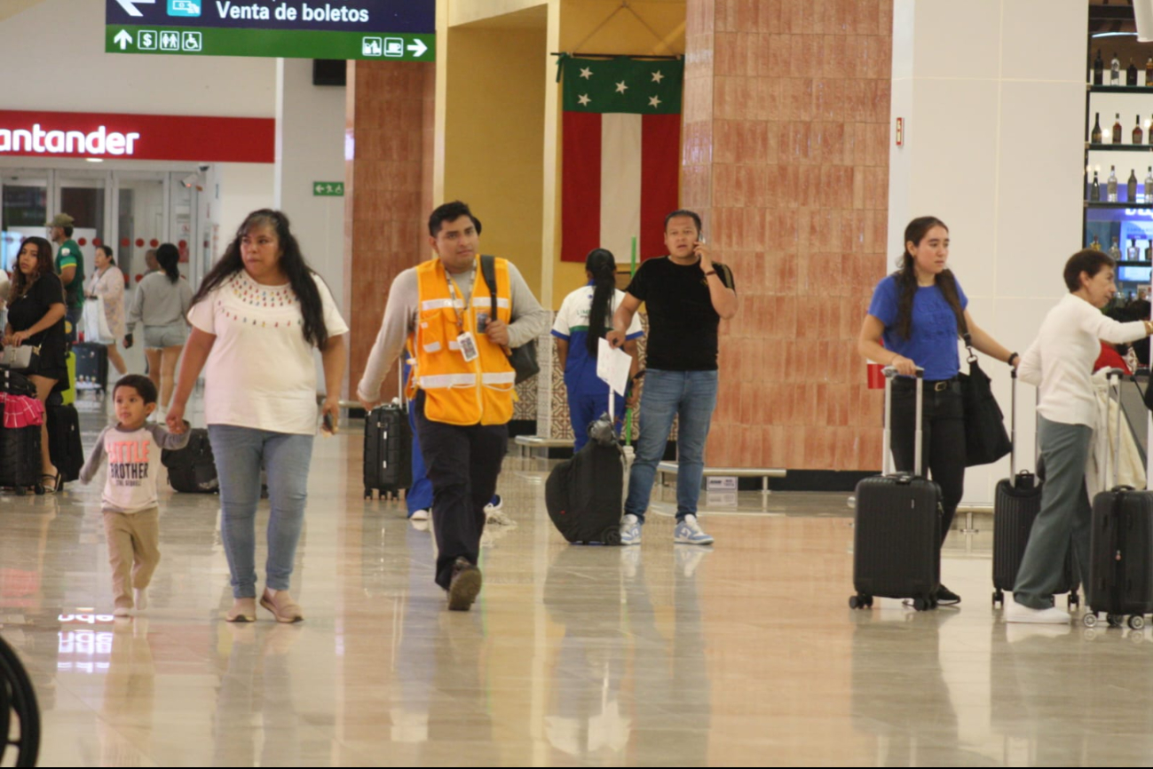 Entre los vuelos cancelados se encuentra el de VivaAerobus de Puebla, México y Monterrey de las 16:45, 21:50 y 21:45 respectivamente Entre los vuelos cancelados se encuentra el de VivaAerobus de Puebla, México y Monterrey de las 16:45, 21:50 y 21:45 respectivamente