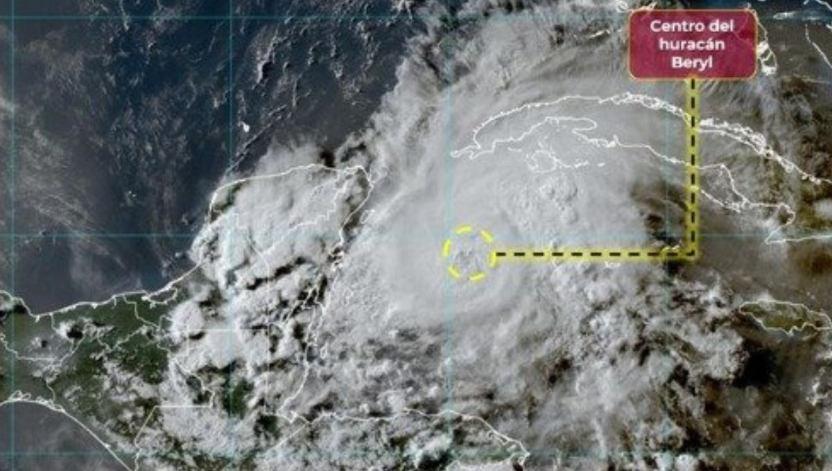 Previo a impacto de Beryl, captan vientos huracanados en Los Chunes, Quintana Roo: VIDEO