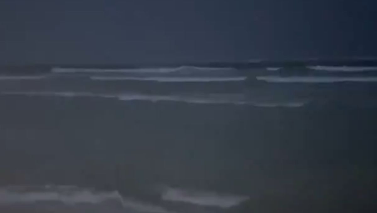 Así lucen las playas de Quintana Roo ante la inminente llegada del Huracán Beryl: EN VIVO
