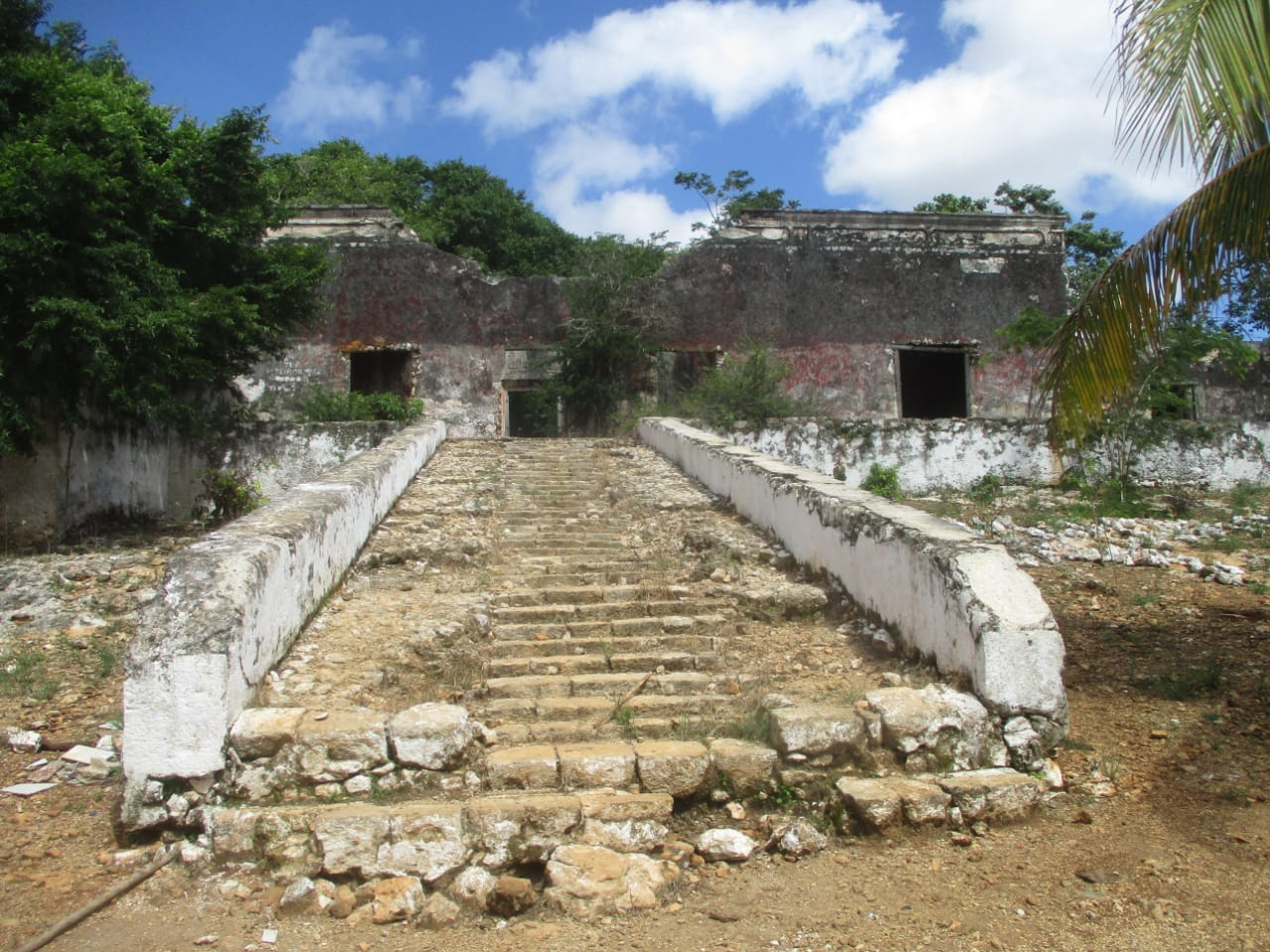 Preocupación por el refugio de aproximadamente 80 familias sin el antiguo casco de Montebello. Preocupación por el refugio de aproximadamente 80 familias sin el antiguo casco de Montebello.