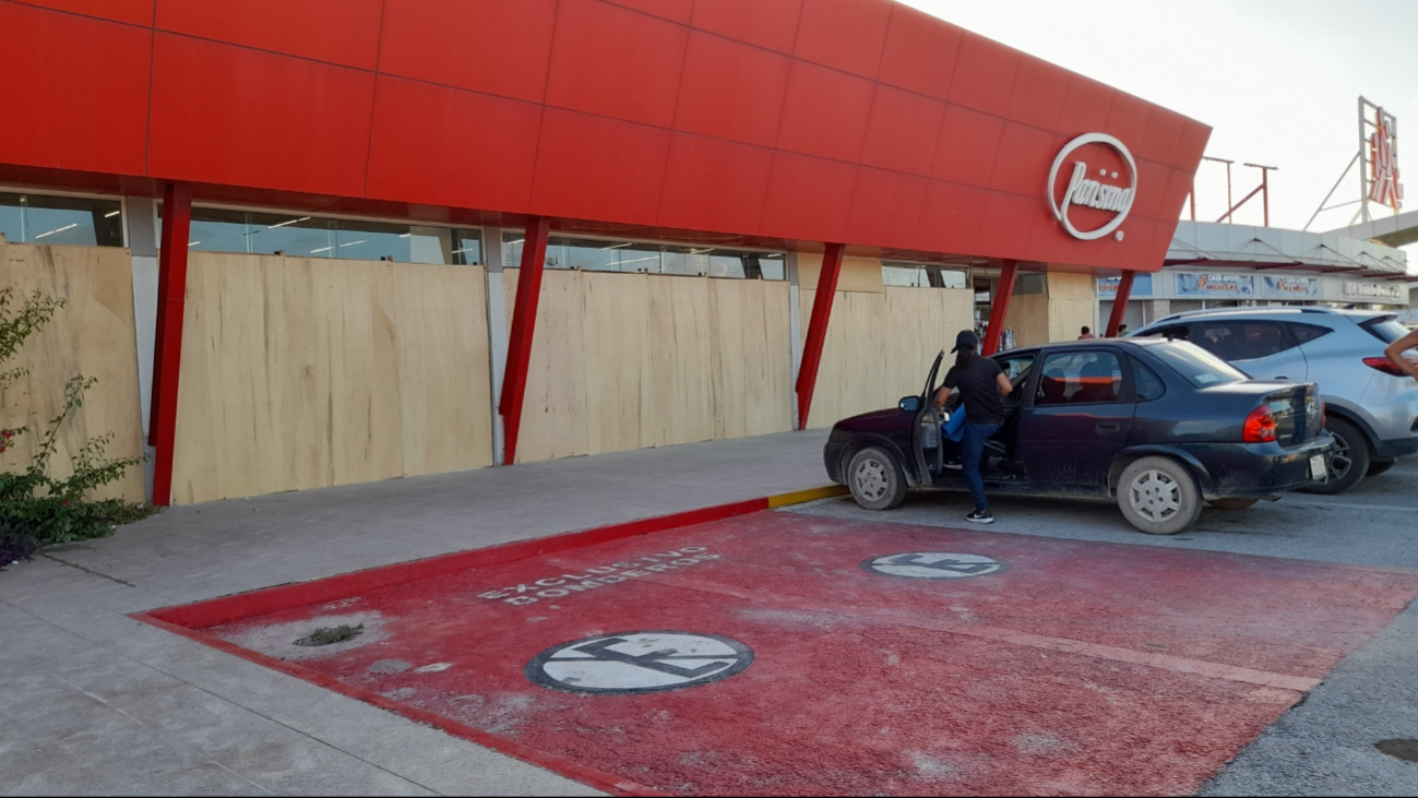 Se han colocado tablas en los negocios