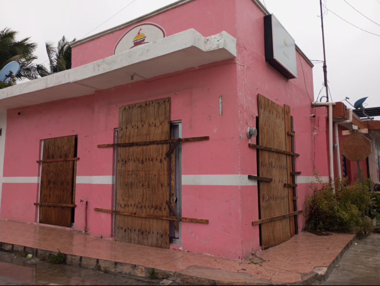 Comercios permanecen cerrados en Telchac Puerto Comercios permanecen cerrados en Telchac Puerto
