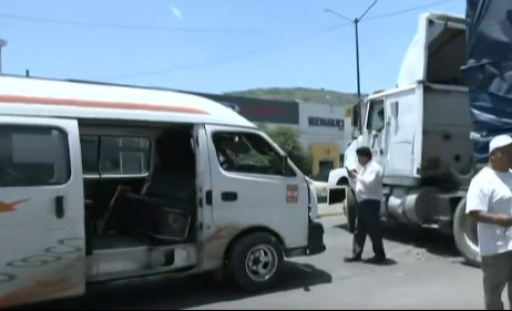 El percance ocurrió cuando el tráiler salía de la zona industrial de Ecatepec El percance ocurrió cuando el tráiler salía de la zona industrial de Ecatepec