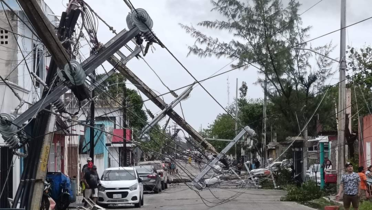 Huracán Beryl deja sin luz a Cozumel; hay postes caídos