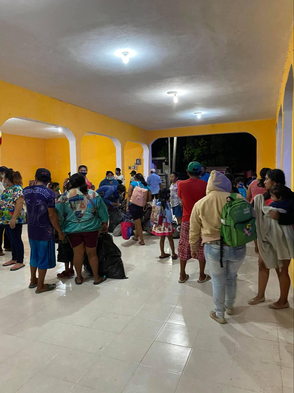 Habitantes se encuentran en los albergues Habitantes se encuentran en los albergues