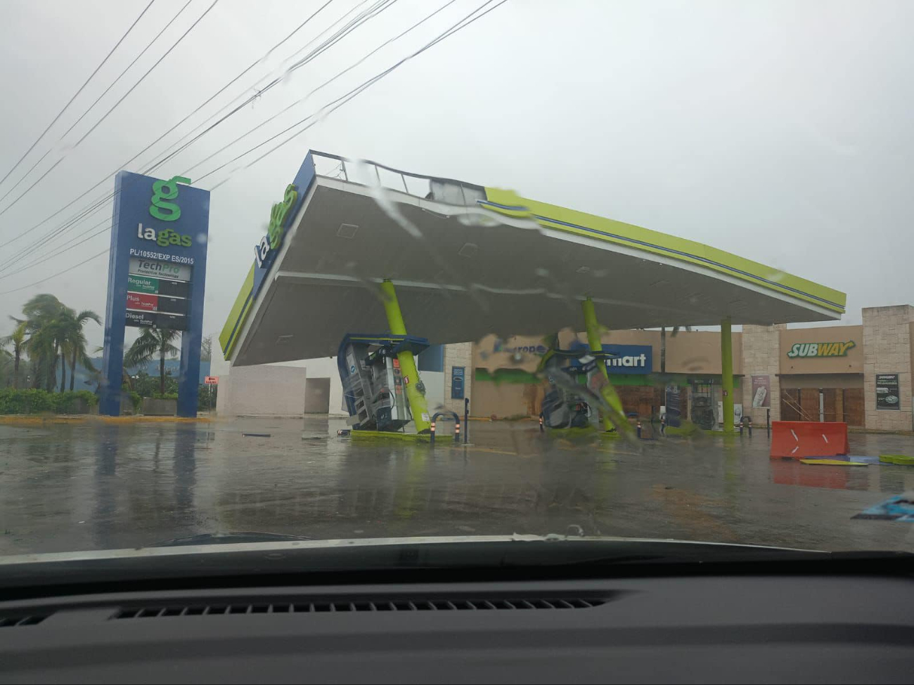 Se recomienda no salir de los domicilios ante el paso de Beryl