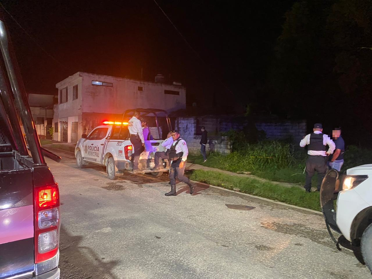 Detienen a cuatro hombres en Escárcega; robo y daño a propiedad privada, entre los delitos