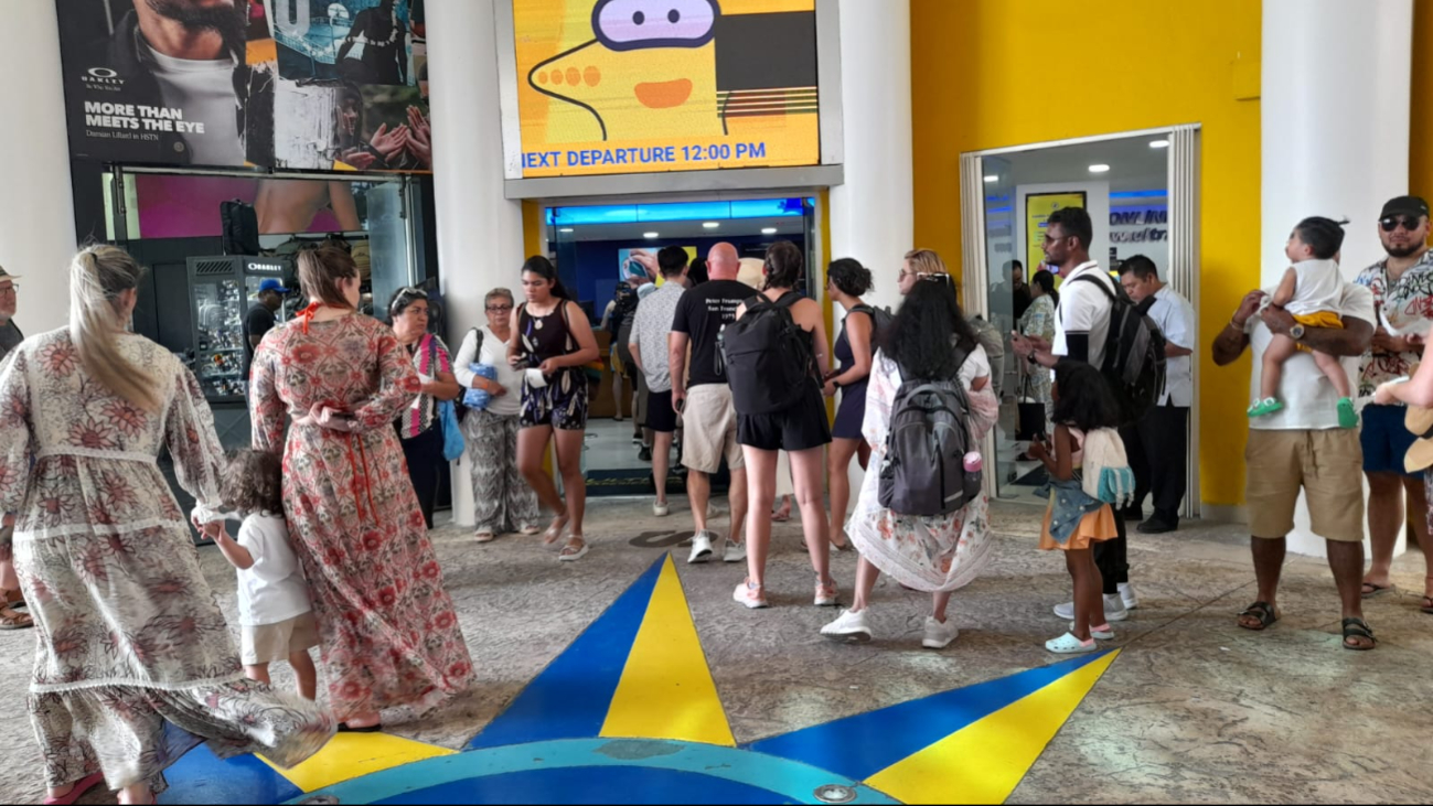 Hay gran afluencia de personas en la estación de Ultramar Hay gran afluencia de personas en la estación de Ultramar