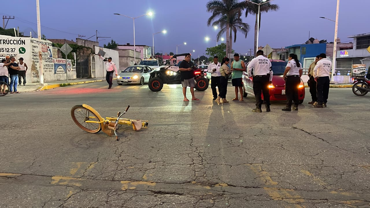 Una ciclista fue atropellada en cruce de Calle 10 con Avenida Francisco I. Madero "La Ría" / David Vázquez Una ciclista fue atropellada en cruce de Calle 10 con Avenida Francisco I. Madero "La Ría" / David Vázquez
