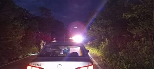 Agentes policiacos acudieron al sitio para investigar los hechso Agentes policiacos acudieron al sitio para investigar los hechso