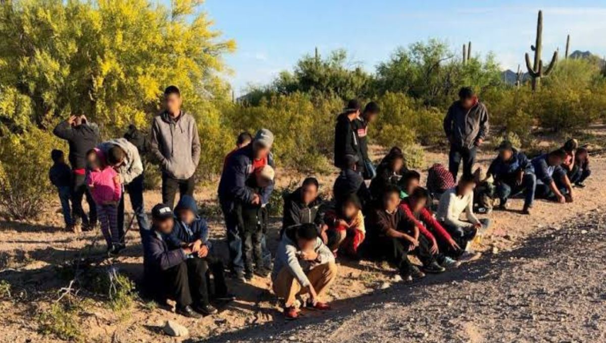 Tráiler que trasladaba migrantes vuelca en Sonora; 14 resultan lesionados