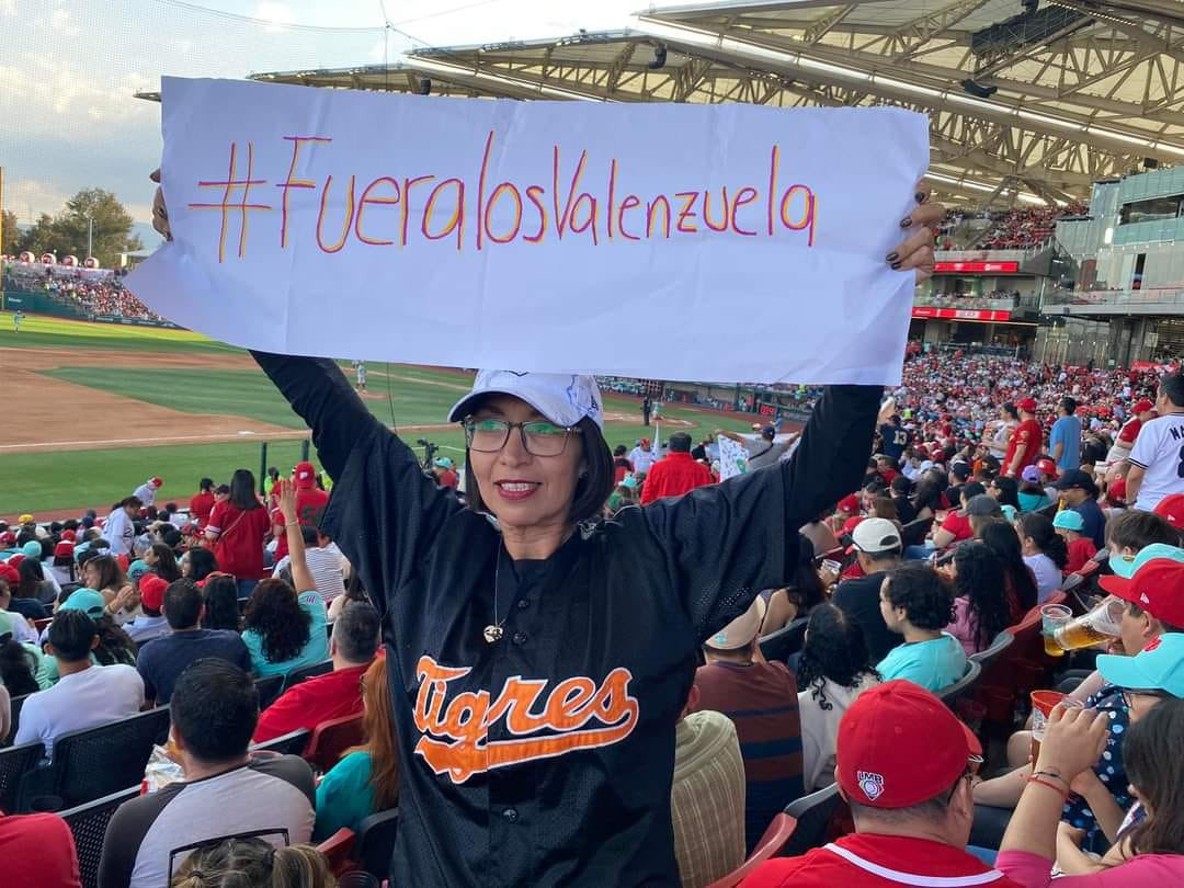 Seguidores de Tigres de Quintana Roo protestan en la CDMX;  "¡Fuera los Valenzuela!", gritaron 