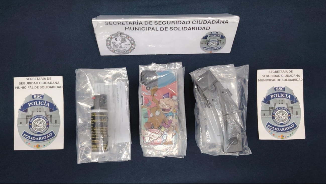 El hombre tenía una pistola táser y gas pimienta El hombre tenía una pistola táser y gas pimienta