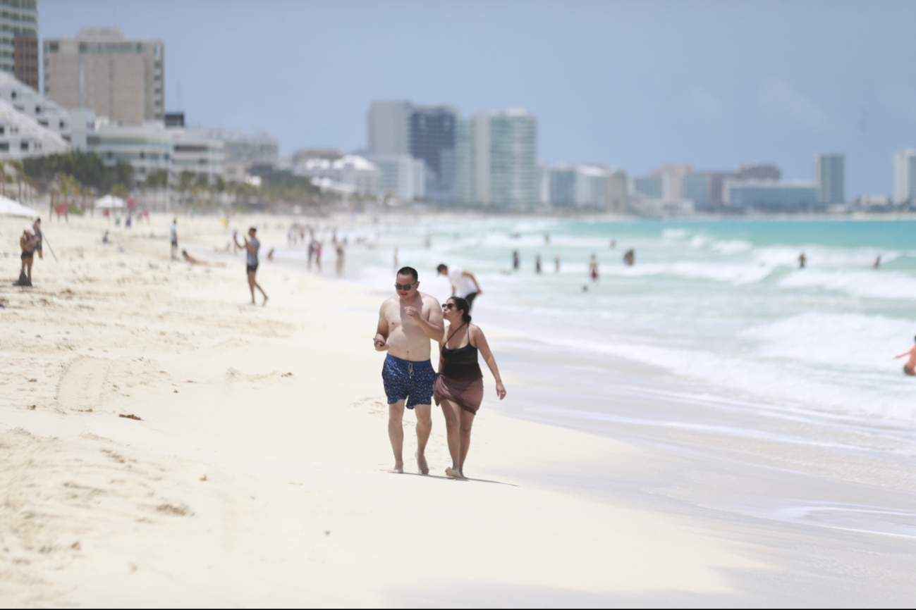 Hoteles, restaurantes, clubes y residenciales están perdiendo áreas de arenales Hoteles, restaurantes, clubes y residenciales están perdiendo áreas de arenales