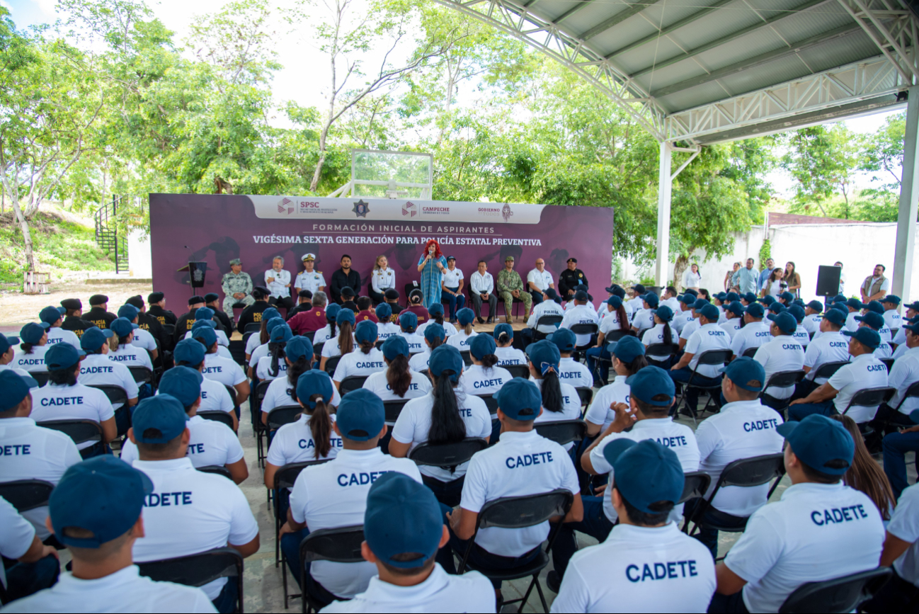 Layda Sansores felicita a la generación de policías recién formados en Campeche Layda Sansores felicita a la generación de policías recién formados en Campeche
