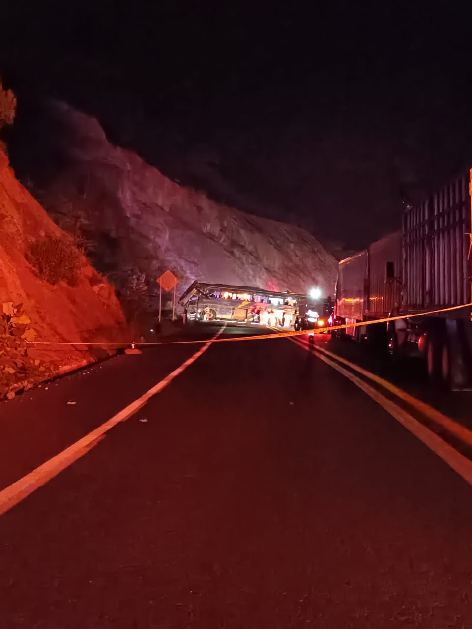 El accidente se registró cuando el chofer perdió el control El accidente se registró cuando el chofer perdió el control
