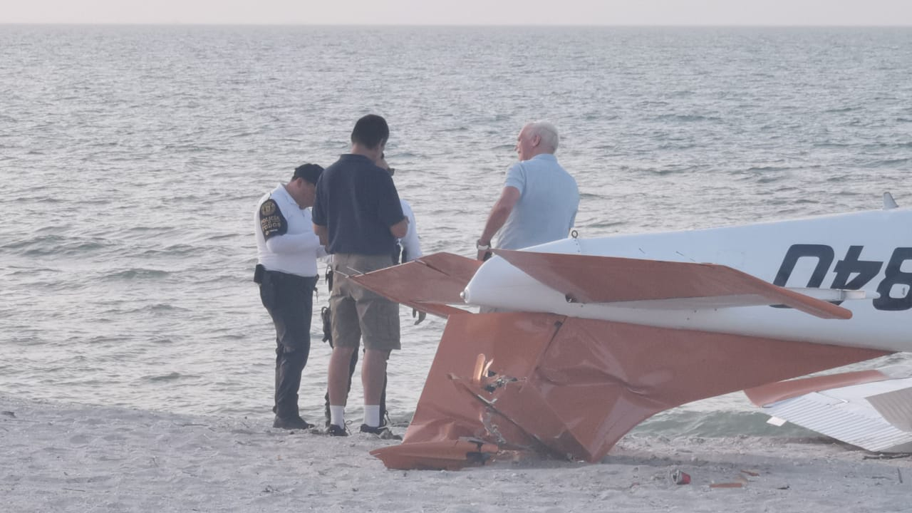 El 24 de julio, una avioneta Cessna 206 TU de GeoAir se desplomó en la playa del Country Club Playa Palmas mientras realizaba fotografías aéreas. El 24 de julio, una avioneta Cessna 206 TU de GeoAir se desplomó en la playa del Country Club Playa Palmas mientras realizaba fotografías aéreas.