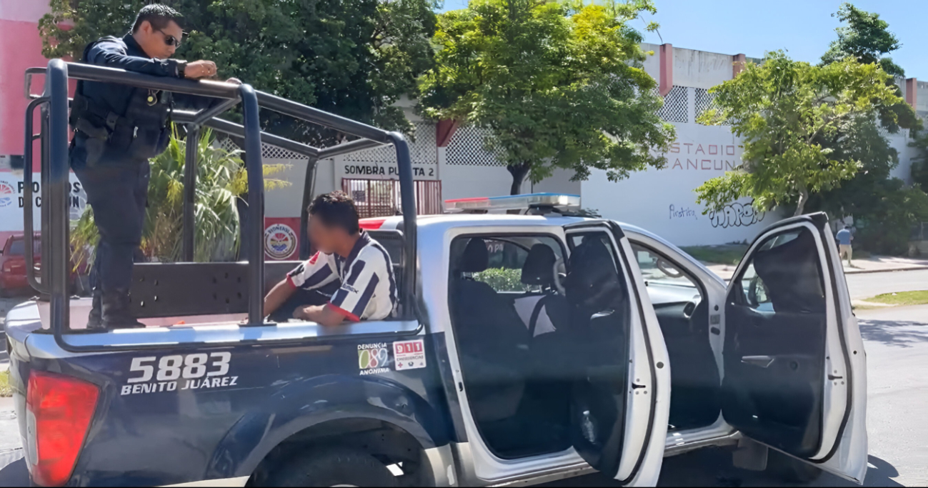 Detienen a un hombre por mostrar sus partes íntimas a menores en Cancún