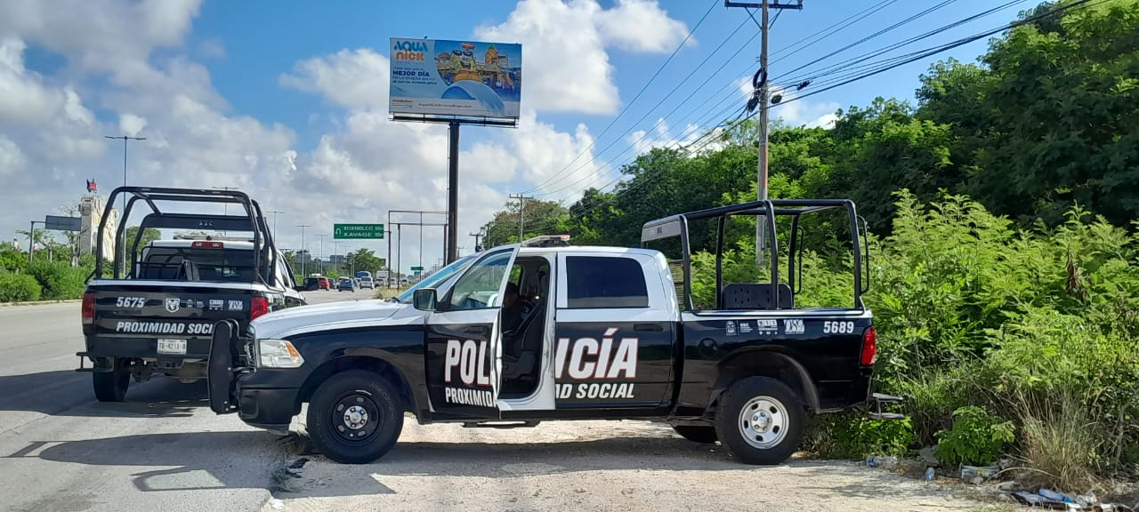 Policía de Cancún, uno de los cuatro cuerpos hallados en la vía de Cancún a Puerto Morelos