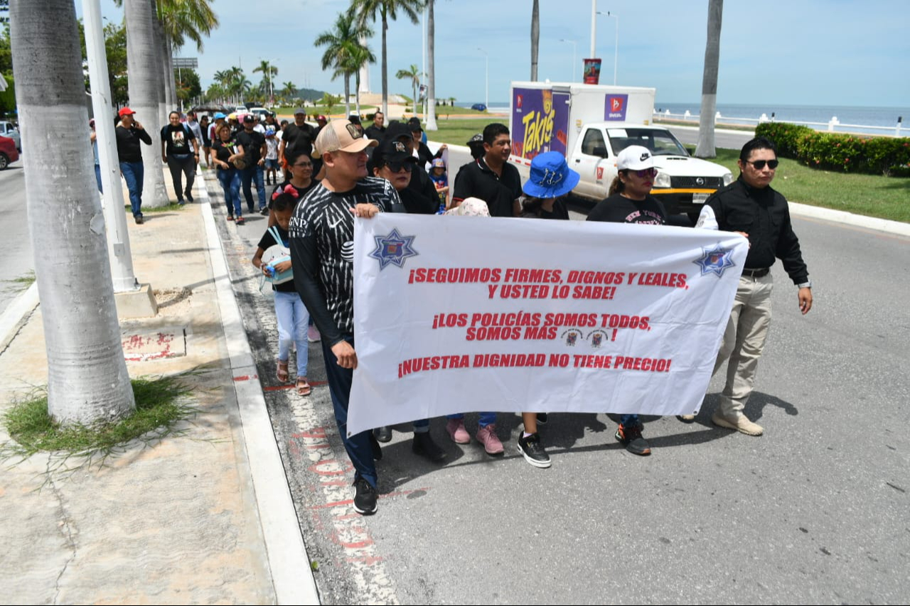 Marcha por la justicia de policías cesados llega al Centro de Convenciones  