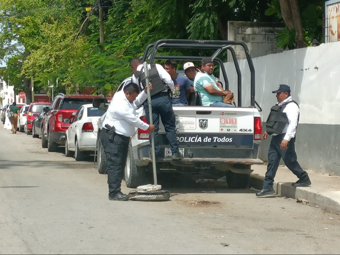 Detienen a tabasqueños en Ciudad del Carmen por portar  un millón de pesos