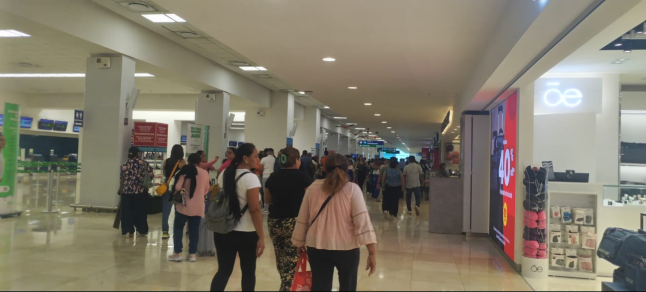 VivaAerobus retrasa más de tres horas un vuelo de Mérida a la CDMX