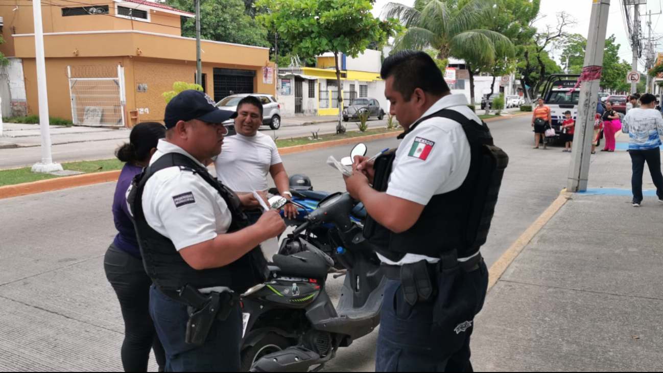 Motocicleta genera zafarrancho de mujeres en la Colonia Cuauhtémoc en Ciudad del Carmen     