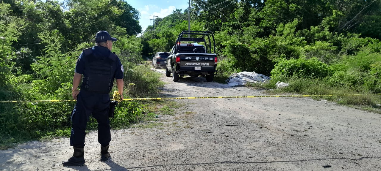 Encuentran tres cuerpos dentro de un auto en Cancún