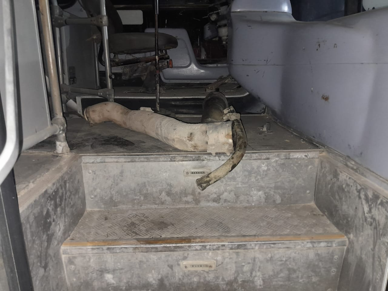 El autobús había sido dejado desde el lunes pasado por una falla mecánica en el kilómetro 11, en la comunidad de Matamoros. El autobús había sido dejado desde el lunes pasado por una falla mecánica en el kilómetro 11, en la comunidad de Matamoros.