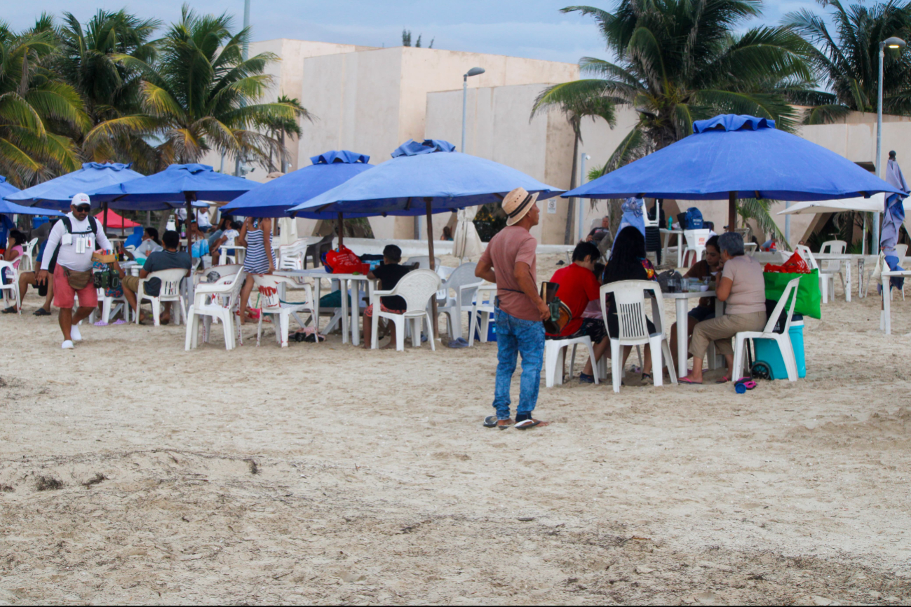 La playa de Progreso registró gran afluencia de personas La playa de Progreso registró gran afluencia de personas