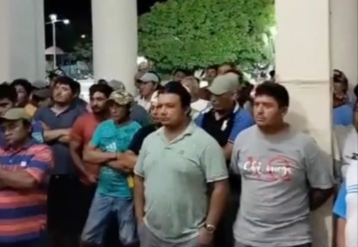 Los pescadores sostuvieron una reunión para el acuerdo Los pescadores sostuvieron una reunión para el acuerdo