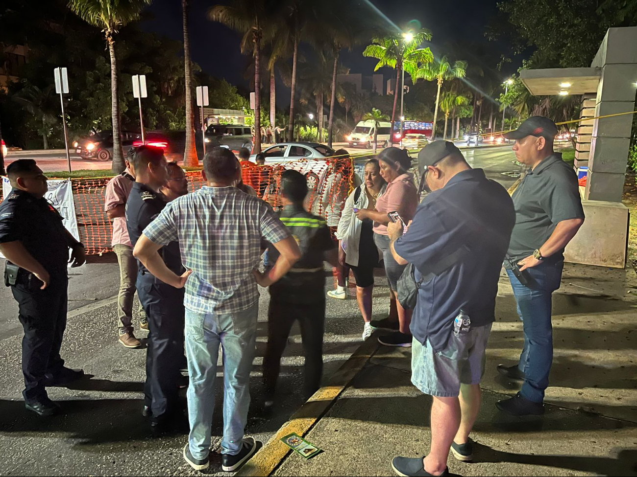 Madres Buscadoras de Quintana Roo bloquean la zona hotelera Madres Buscadoras de Quintana Roo bloquean la zona hotelera