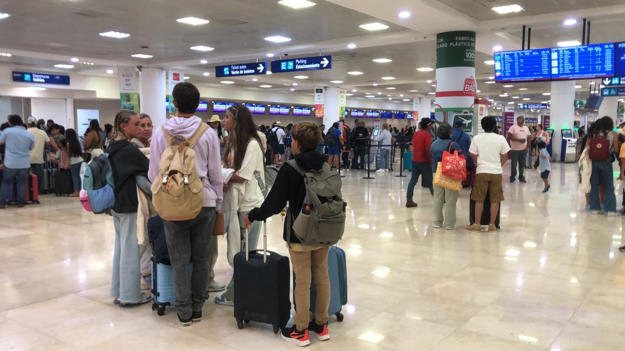 Se mantiene la grana afluencia de pasajeros este sábado Se mantiene la grana afluencia de pasajeros este sábado