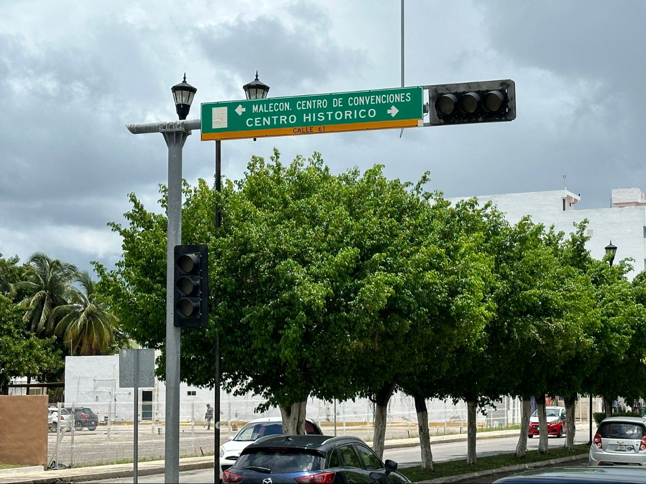 Semáforos sin funcionar por presunta falla eléctrica. Semáforos sin funcionar por presunta falla eléctrica.
