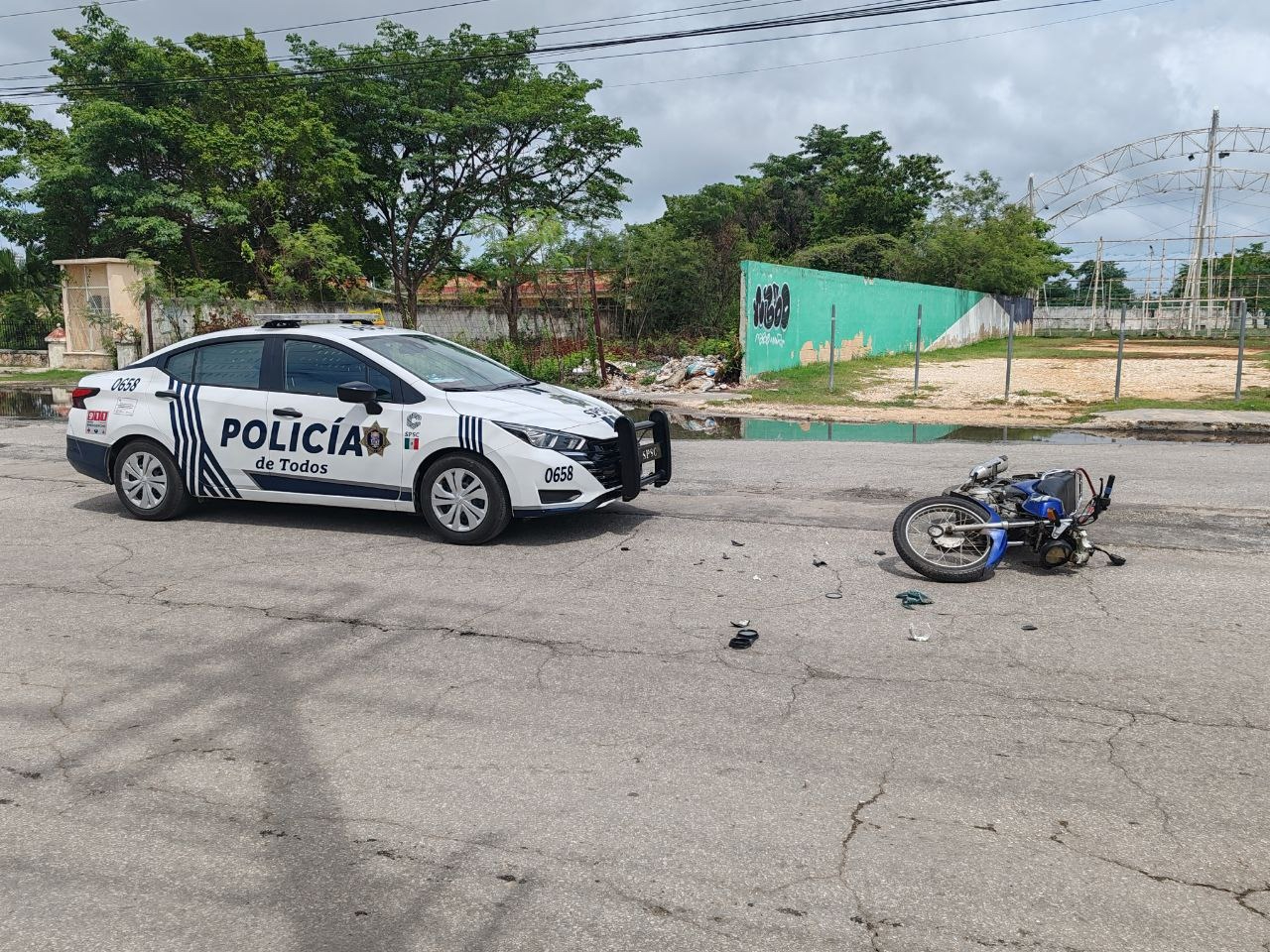 Conductor provoca accidente de motociclista Conductor provoca accidente de motociclista