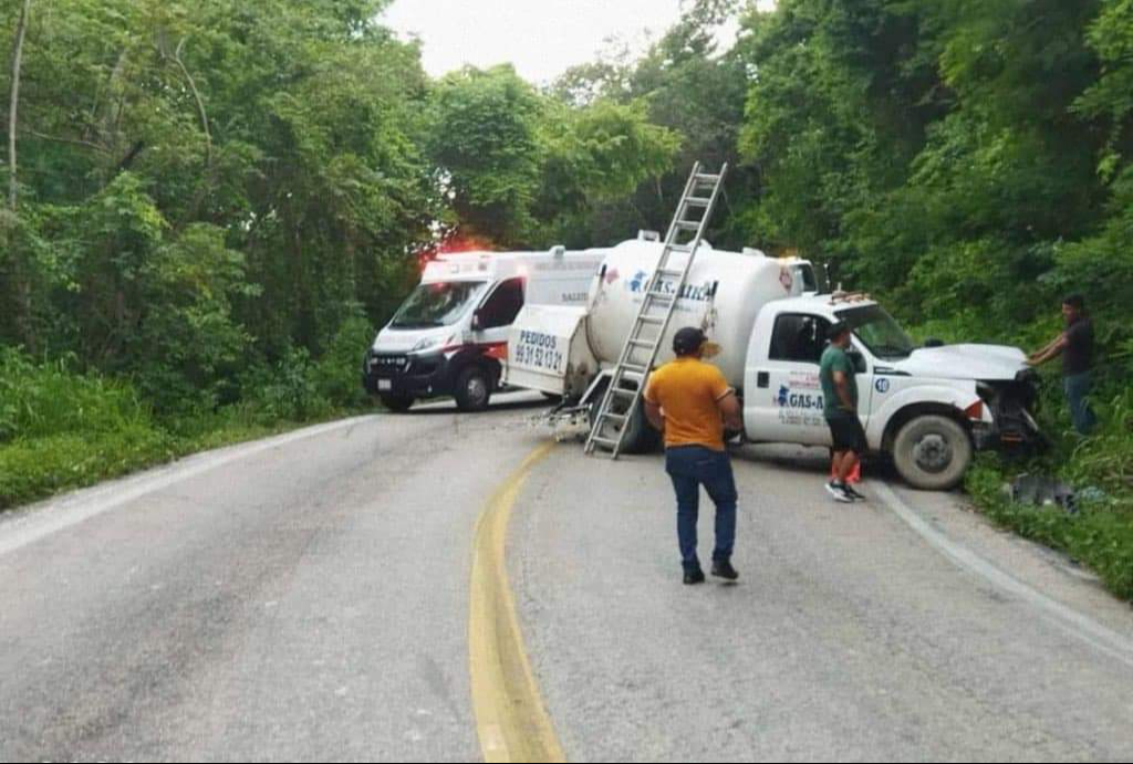 Dos personas resultaron lesionadas tras un fuerte accidente Dos personas resultaron lesionadas tras un fuerte accidente