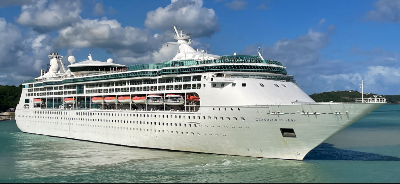 El lujoso Grandeur of the Seas atracó en el muelle Puerta Maya el día de ayer El lujoso Grandeur of the Seas atracó en el muelle Puerta Maya el día de ayer
