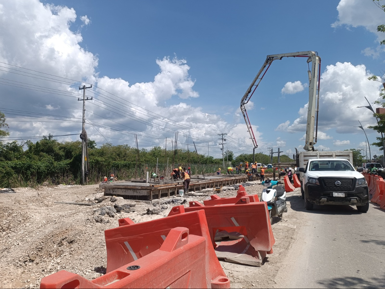 A respetar indicaciones de residentes de obras por trabajos del Tren Ligero A respetar indicaciones de residentes de obras por trabajos del Tren Ligero