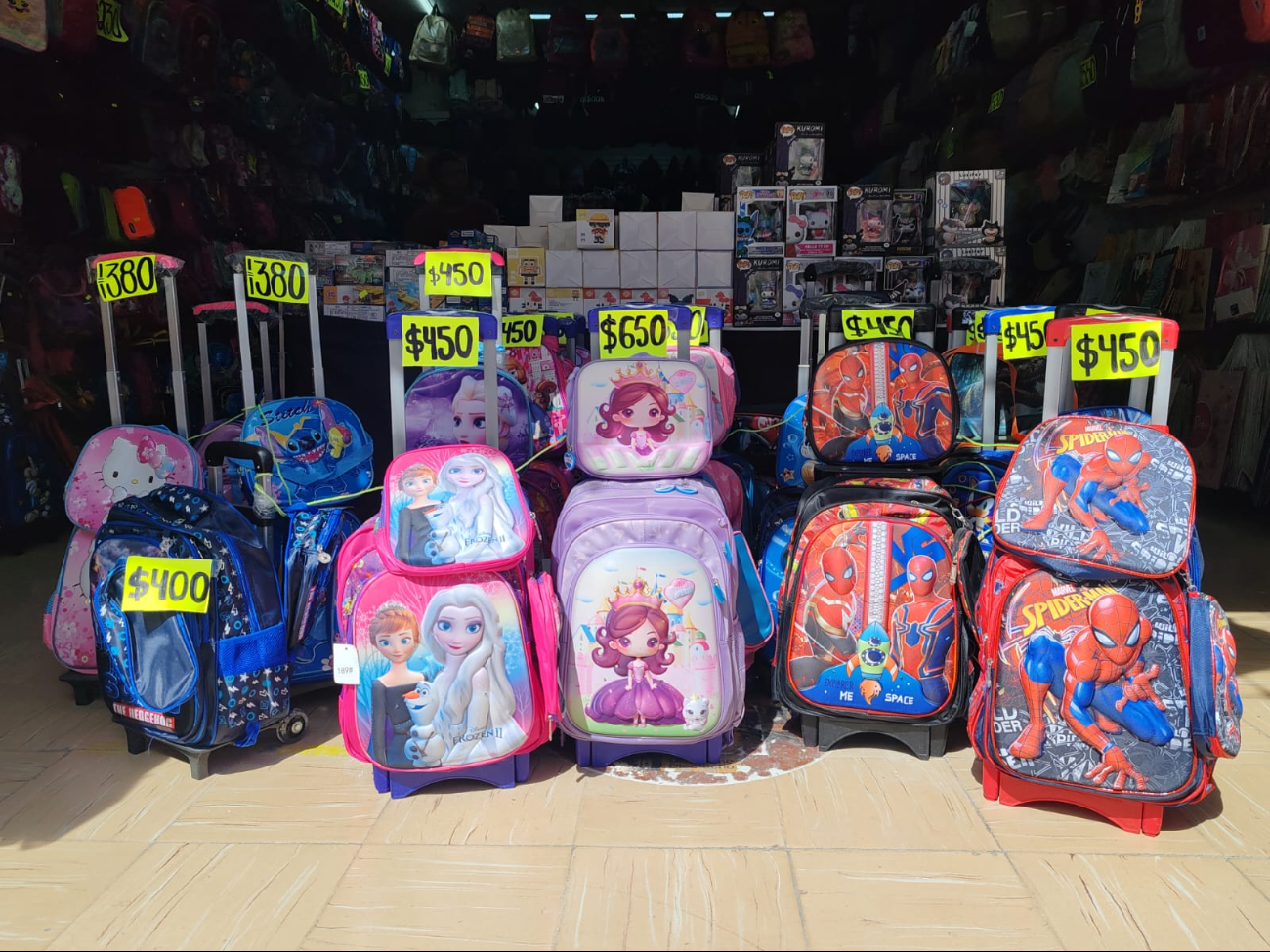 Comerciantes de Campeche, esperan repunte de hasta 70% en venta de mochilas  