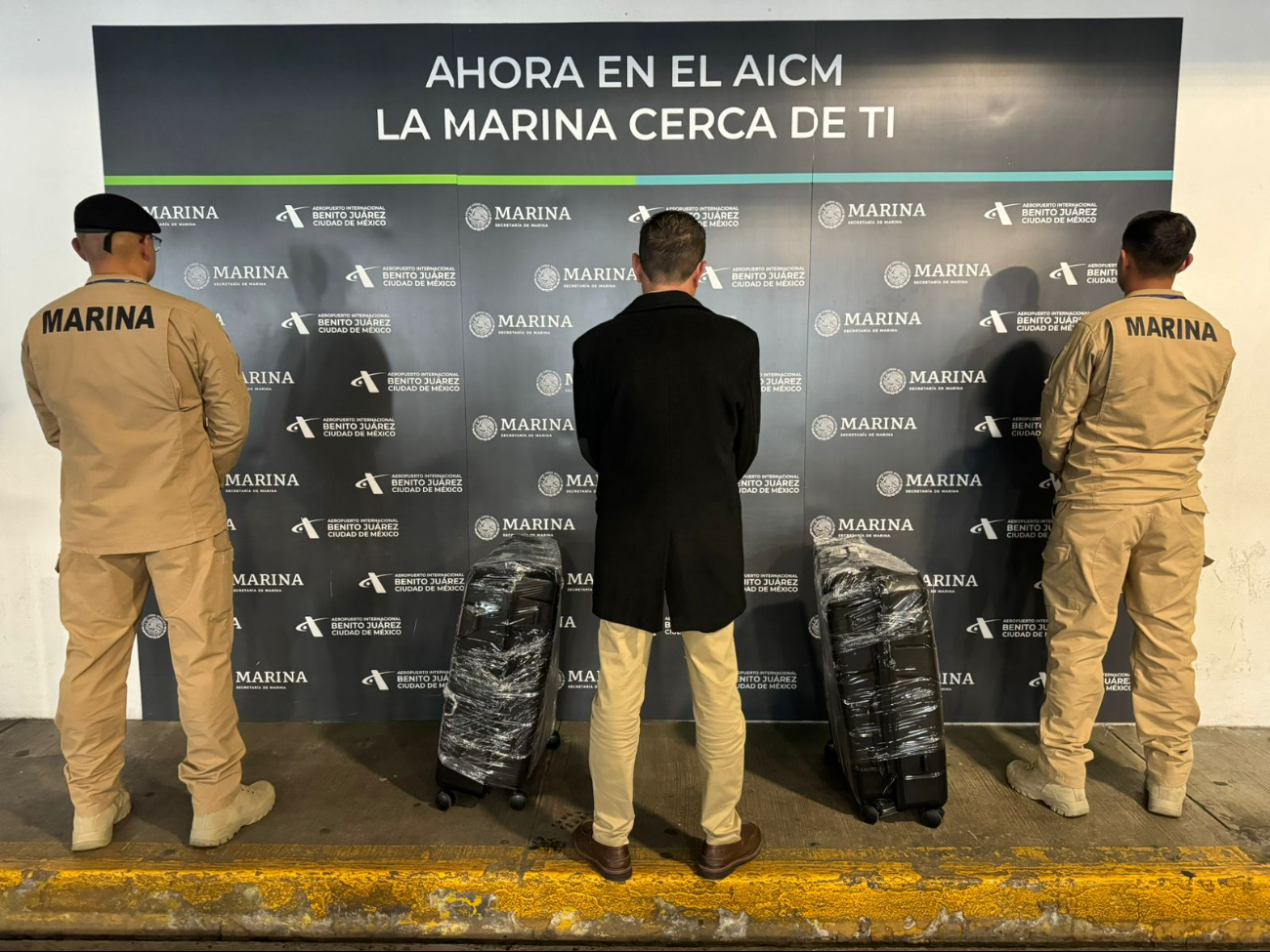 Marina asegura 9 kilogramos de cocaína en el Aeropuerto de  CDMX