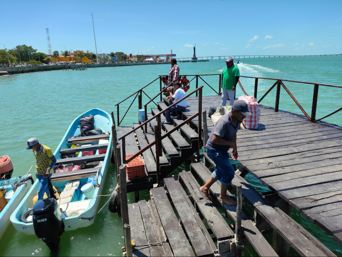 La Cooperativa “Río Palizada” lleva 45 años operando en la Laguna de Términos y el río Palizada. La Cooperativa “Río Palizada” lleva 45 años operando en la Laguna de Términos y el río Palizada.