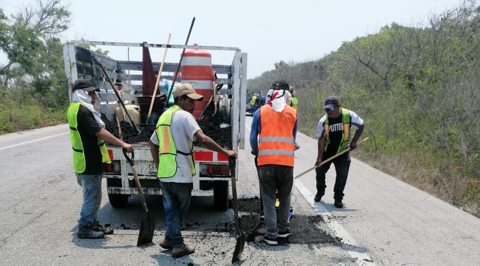 Van 19 mdp a bacheo de carreteras Van 19 mdp a bacheo de carreteras