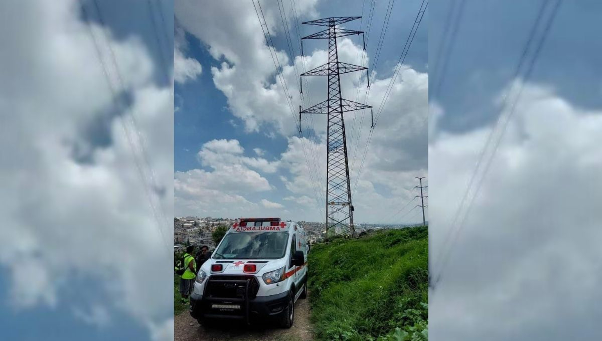 Rescatan a joven que intentó lanzarse de una torre de alta tensión en Atizapán, Edomex