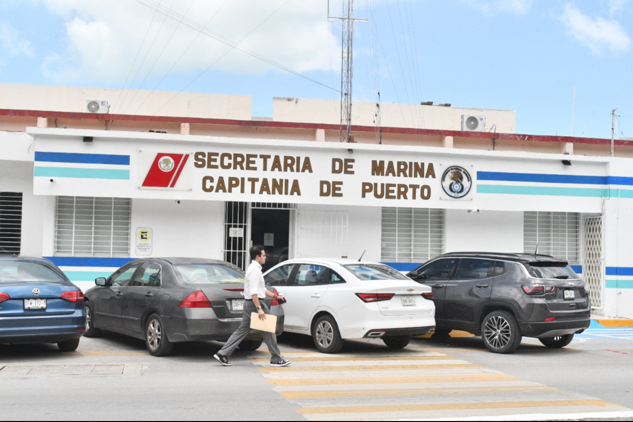El Capitán de Puerto, Jean Paul López Rodríguez, no acata la resolución del Juzgado de Distrito que ordena su reinstalación, incurriendo en desacato. El Capitán de Puerto, Jean Paul López Rodríguez, no acata la resolución del Juzgado de Distrito que ordena su reinstalación, incurriendo en desacato.