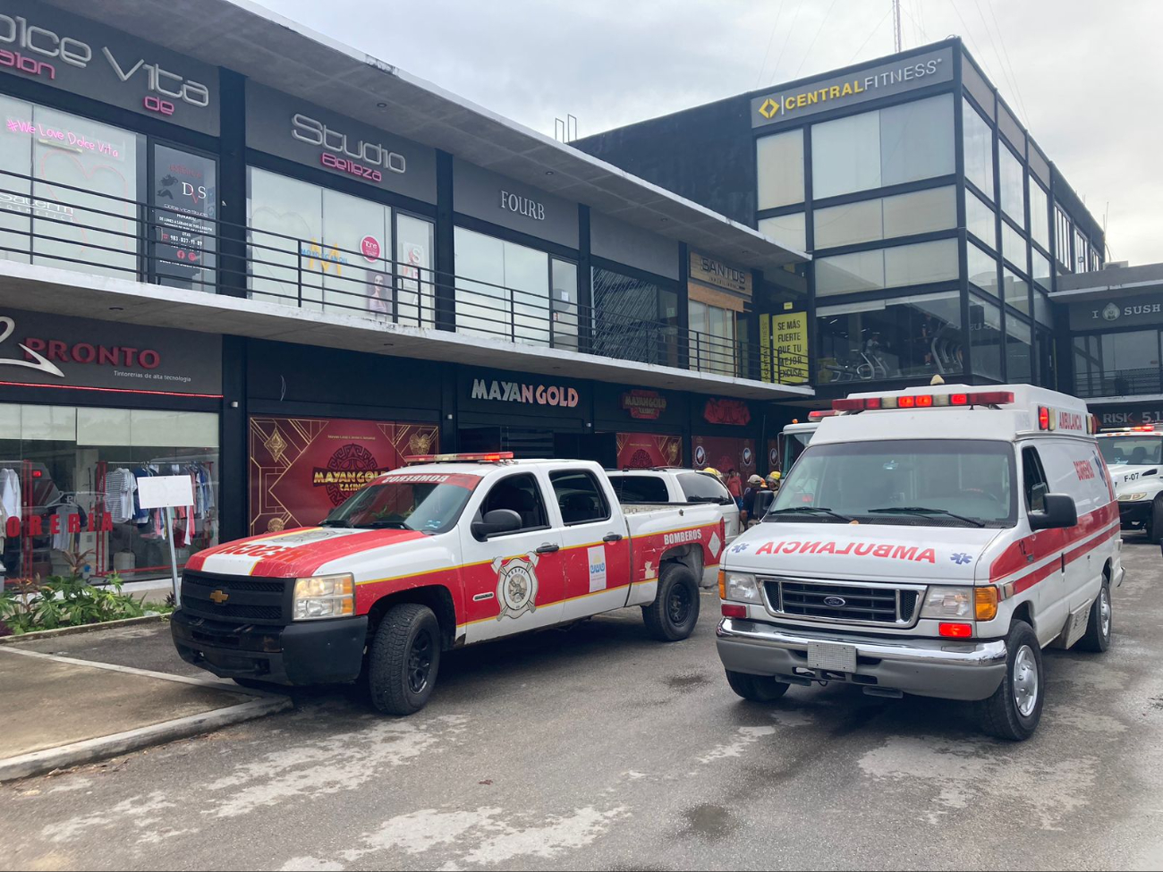 El personal de la plaza fue retirado mientras se atiende el conato de incendio El personal de la plaza fue retirado mientras se atiende el conato de incendio