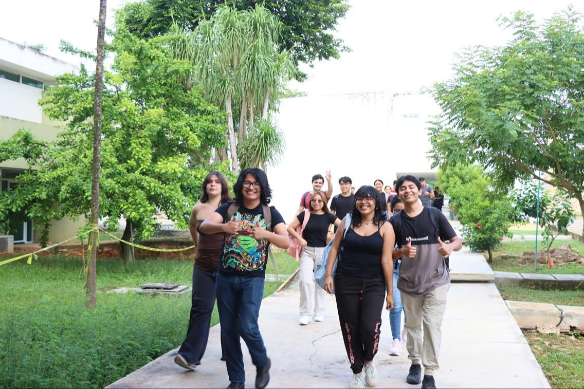 Estudiantes comenzaron sus actividades escolares este martes Estudiantes comenzaron sus actividades escolares este martes