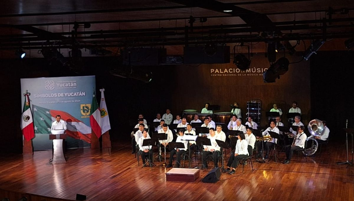 Mauricio Vila, en el Palacio de la Música de Mérida Mauricio Vila, en el Palacio de la Música de Mérida